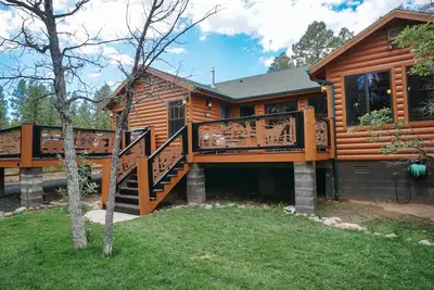Image de Superbe Retraite Cabine Custom Construit Sur Un Grand Terrain BOISÉ Et CLÔTURÉ Avec Salle De THÉ