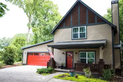 Image de Jeudi 3/2. 5 dans le charmant centre-ville de Watkinsville! !