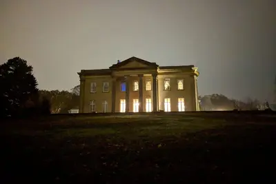 Image de Pour les personnes qui aiment leur vie privée. Cette maison est loin des rues. Dans un quartier très calme.