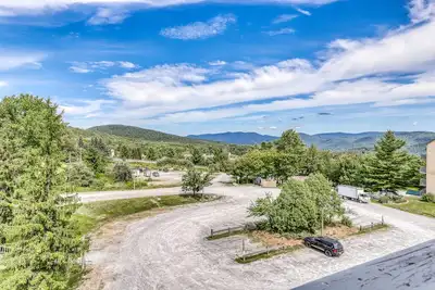 Image de Studio confortable avec cuisine complète, cheminée, piscine commune, sauna et salle de fitness