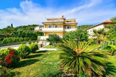 Image de Appartement Lucija by Interhome