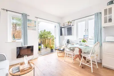 Image de Sundowners, panoramic views of countryside & sea