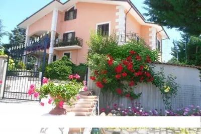 Image de Appartement dans une villa entourée d'une campagne rurale typique
