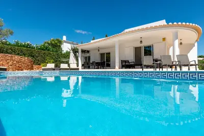 Image de Villa fabuleuse de 4 chambres sur Clube Albufeira avec piscine chauffée privée, Wifi et Ac.