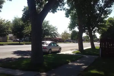 Image de Appartement Powell lumineux et frais avec terrasse et climatisation.