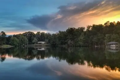 Image de Chalet rustique sur le lac Becky