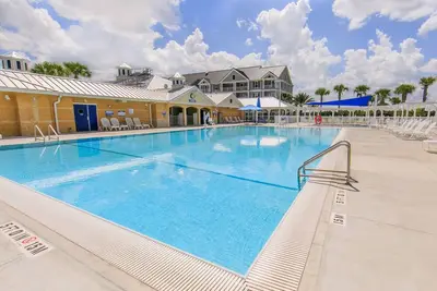 Image de Villa près de Walt Disney World Resort et Legoland avec piscines extérieures, cinéma, arcade et plus