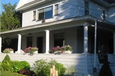 Image de Maison spacieuse près du centre-ville, des plages; Juste au nord du pont