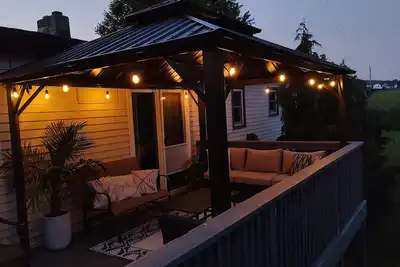 Image de Confortable et propre, le petit chalet parfait pour passer une bonne nuit de sommeil.