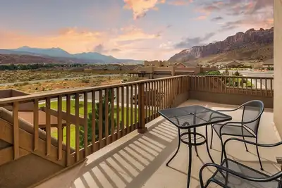 Image de Magnifique Southgate Village Condo - Terrasse sur le toit - Climatisation - Piscine