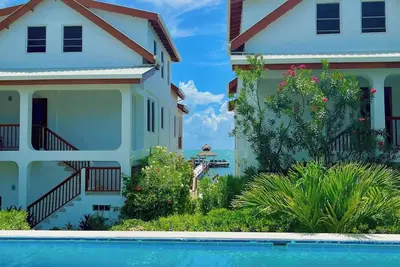 Image de Nouveau 2 chambres à coucher 2 salles de bain à la plage, piscine, plage privée et quai # 8