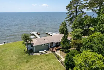 Image de Waveney Cottage à Point Harbor Soundfront Maison 2 chambres avec jetée privée