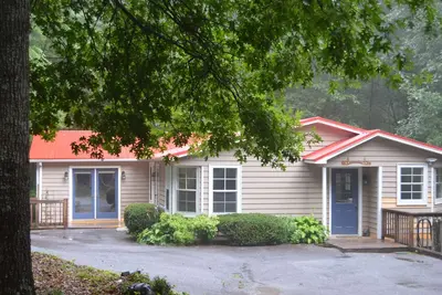 Image de Montagne paisible dans la vallée du saphir
