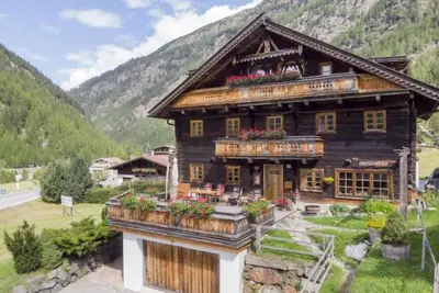 Image de Beim Holzschnitzer by Interhome