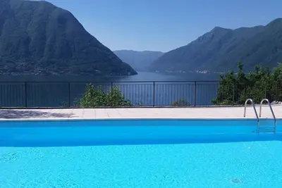 Image de Appartement à Colonno surplombant le lac de Côme avec piscine et vue imprenable