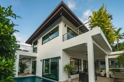 Image de La villa blanche avec piscine à Kamala, Phuket