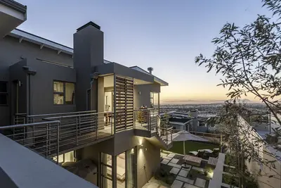 Image de Villa de luxe nouvellement construite à Somerset West (prête à être occupée le 1er décembre 2019)