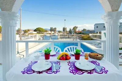 Image de Requesens canal by Interhome