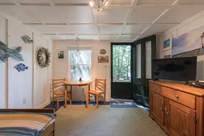 Image de Enchanted Summer / Fall Cottage au bord du lac