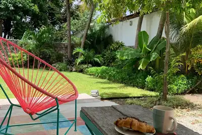 Image de Appartement Coco. Un pâté de maisons de la mer. Jardin et vélos