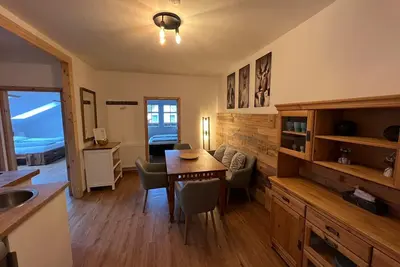 Image de Nouvel appartement moderne dans le monument culturel Schweizerhaus dans le style alpin