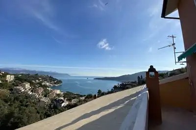 Image de CaseMaggi Beach House Terrace avec vue sur le golfe des Poètes et l'île de Palmaria