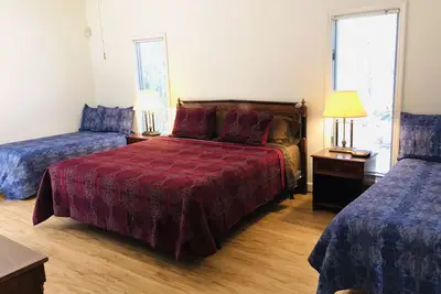 Image de Jubilee ~ 7 Bdrm ~ 25 ppl ~ 9miles Chatt