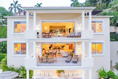 Image de Condo de luxe Oceanfront surplombant Resort District | Marcher jusqu'à la plage