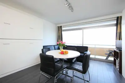 Image de Studio met garage by Interhome
