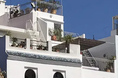 Maison traditionnelle rénovée, confort, terrasses plein sud, vues, soleil, calme