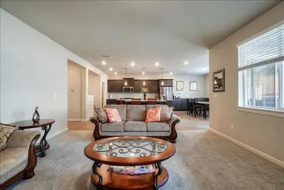 Image de Maison neuve de 5 chambres avec emplacement idéal