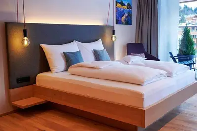 Image de Junior Suite Superior - Red Redstay du matin, Nrf - cours d'hôtel le matin. Lit et brunch