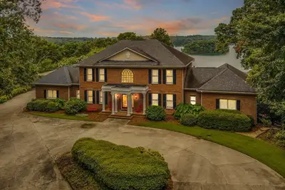 Image de Bienvenue à \"Chateau Mountain View\" Une luxueuse maison privée avec vue sur le lac et le mont