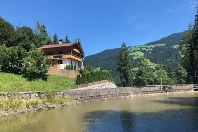 Image de Ferme Schönbacher surplombant le Hohe Salve