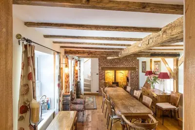 Image de Un joyau caché d'un Bed and Breakfast anglais, près du château de Dover et des falaises blanches.