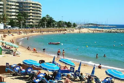Image de 2* pour ce bel appartement ensoleillé dans une Rési. de standing avec piscine