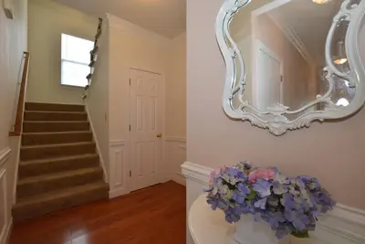 Image de Maison de plage ensoleillée à un pâté de maisons de la plage