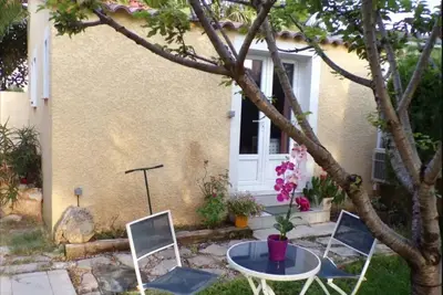 Maisonnette indépendante  ideale pour curistes proche de l'Etang de Thau