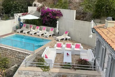 Image de Superbe Vues, Proche Mer, Commerces, Restaurants, Sur L'Ile Non Visitee De Vis, Wifi Gratuit