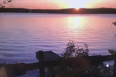 Image de Bord de lac avec table de billard