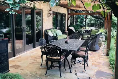 Image de Villa française pittoresque avec vue sur les Blue Ridge Mountains