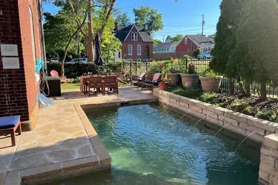 Image de Nouvelle inscription | Clark Brick House w / Pool - rue historique Charles
