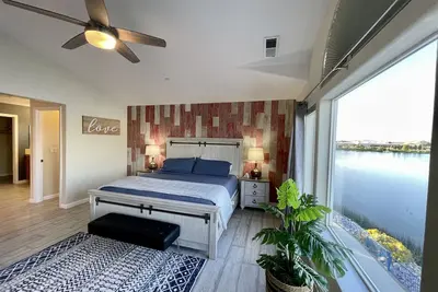 Image de Superbe maison au bord du lac avec une vue imprenable sur Sparks / Reno: jusqu'à 17 personnes