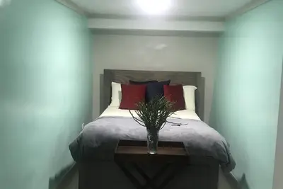 Image de Appartement confortable au sous-sol près du centre-ville