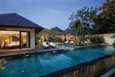 Image de Villa de designer de luxe avec une vie intérieure et extérieure sans couture par Nakula