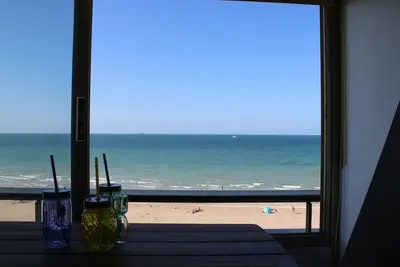 Image de Vue mer magnifique! Appartement pied dans l'eau!
