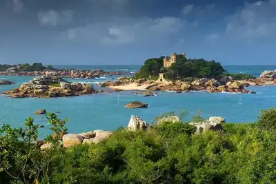 Image de Au cœur de la côte de granit rose