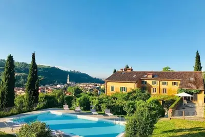 Image de Partie de villa avec piscine privée