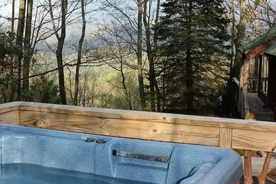 Image de Cabane de montagne confortable avec bain à remous, cheminée, près de Boone
