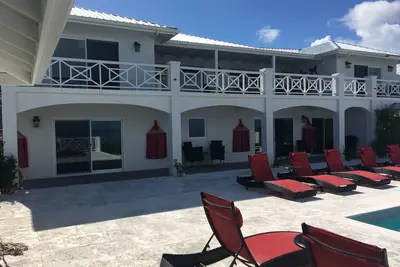 Image de 1- 5 chambres, peut accueillir jusqu'à 22 personnes sur. 67 Acres